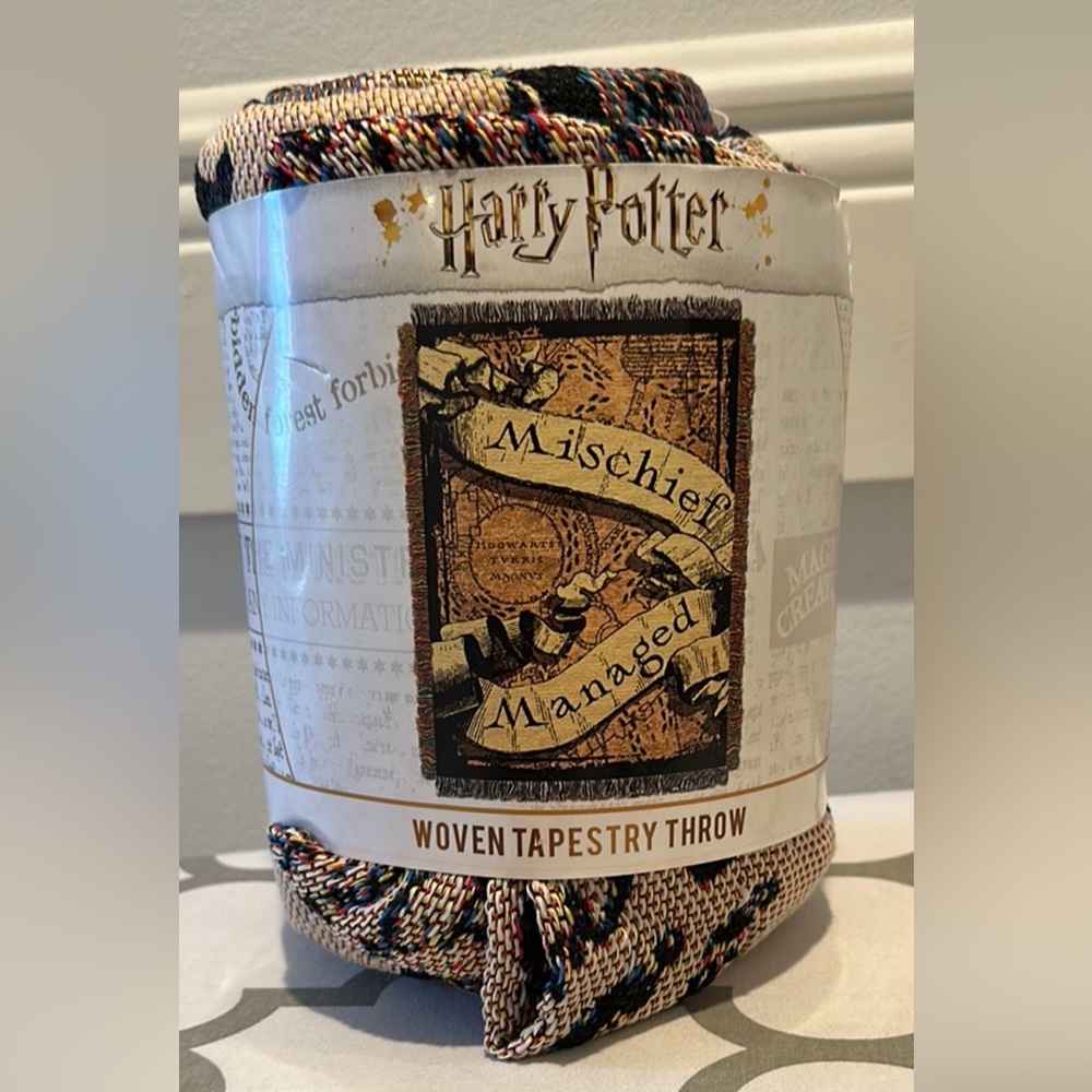 NWT Harry Potter Woven Tapestry Throw